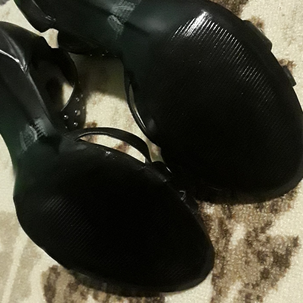 heels - Picture 3 of 5